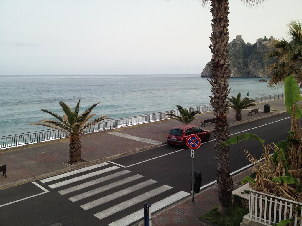Akron B&B SantʼAlessio Siculo エクステリア 写真